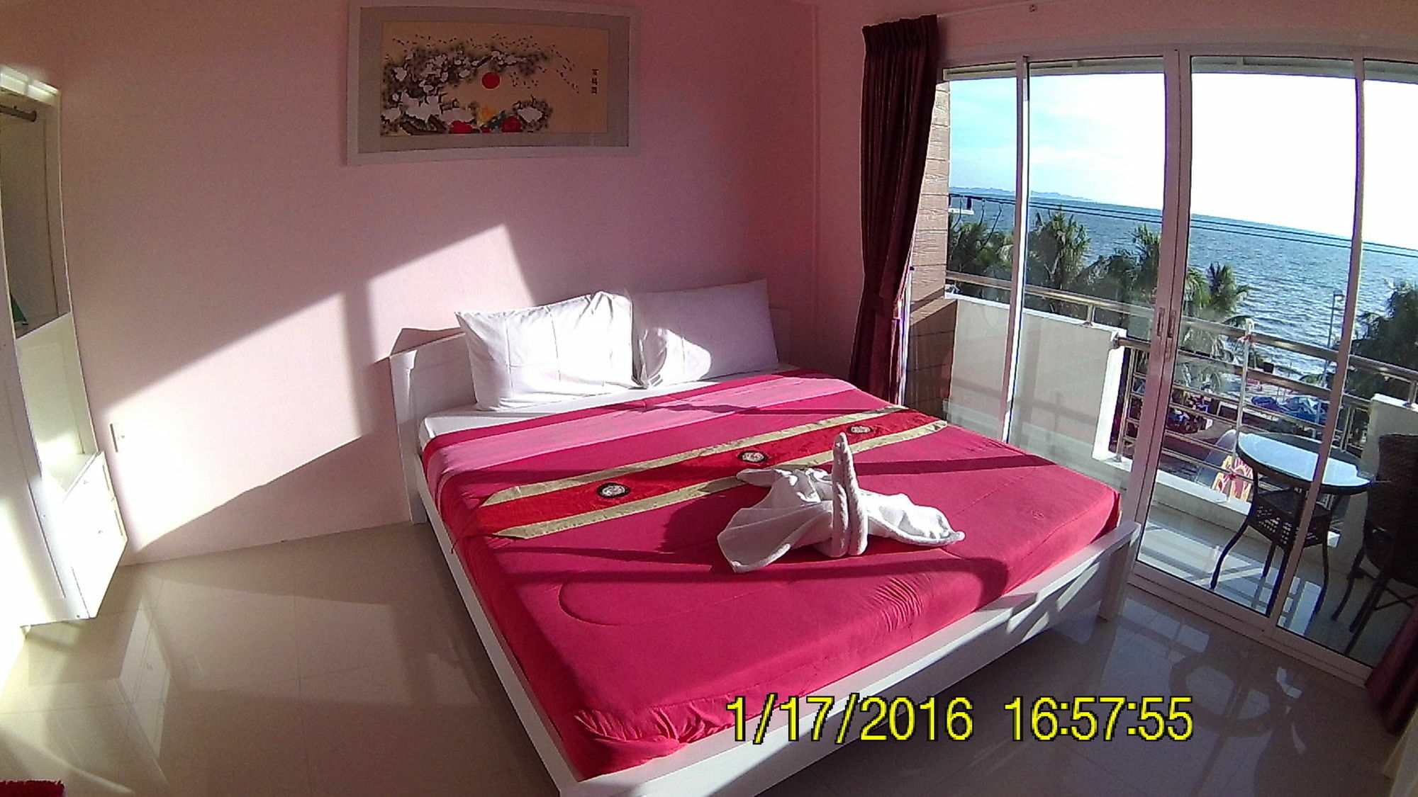 Bird Hotel Chonburi Exterior foto